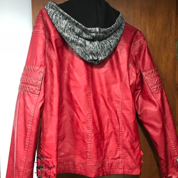 Red jacket - Picture 3 of 3